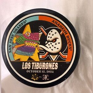 official NHL collector's hockey puck Los Tiburones SanJose Sharks Anaheim Ducks.